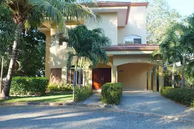 Image de House with 3 master bedrooms