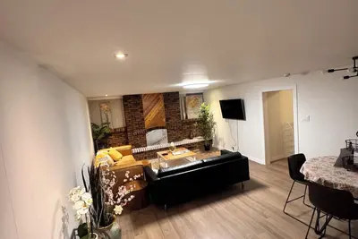 Image de Cozy Basement Retreat-W/ Fireplace near Ski resort