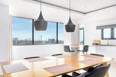 Image de 3br Ocean View Apt in Osu with Rooftop Pool Access
