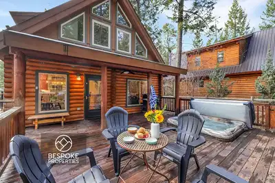 Image de Otter’s Den Classic McCall Cabin Basecamp with Hot Tub, Game Room & Trails