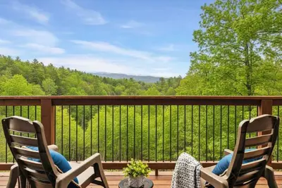 Image de Black Berry Cabin 5br Modern Retreat with Hot Tub
