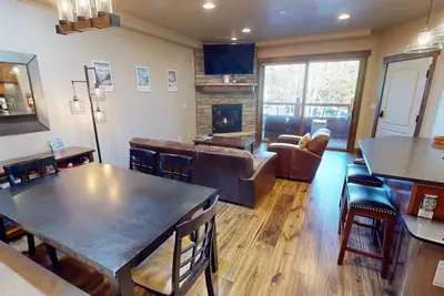 Image de Easy Drive to 6 Ski Areas! Garage. Near Dining, Rec Center Pool, Hot Tub