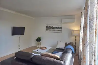 Image de Renovated 2br Apartment in Vanier North – Steps from Beechwood & Downtown