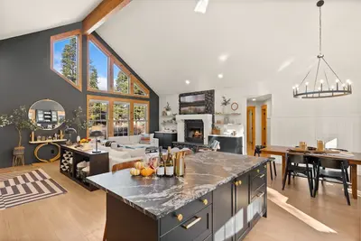 Image de New Listing, Luxury Home in Sunriver, 1-Story, Sleeps 10, Sharc passes, Hot Tub