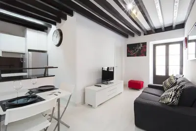 Image de Black&White Apartment minimum stay 31 nights