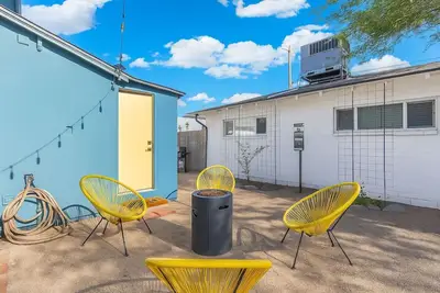 Stylish Downtown Stay | Museums, Stadiums & Zoos