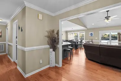 Image de Luxury Lakefront Retreat w/ Heated Pool, Hot Tub & Pier & Outdoor Kitchen