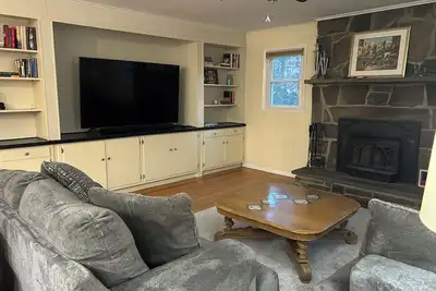 Image de We Have Snow! Modern Country Home close to Skiing, Quaint Towns & Wineries!