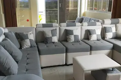 Image de Entire rental unit - bright space and a magnificent overlooking view of area.