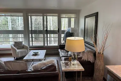 Image de Charming 2-bedroom condo in Vail with pool, hot tubs and private ski shuttle!