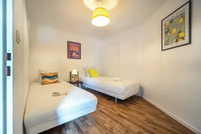 Image de Warhol Vibes - Couleurs et confort avec garage