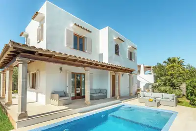 Image de Villa Rusadir - Spacious 5 bedroom Villa, Pool & Garden, Sleeps 14