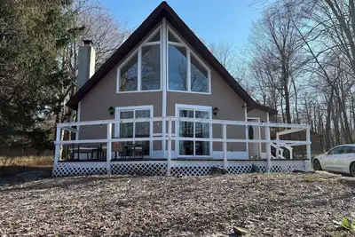 Image de Lakeview 3-bedroom Poconos retreat. Located in amenity filled community