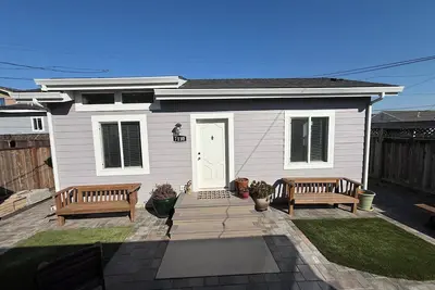 Image de Private and charming Bay Area home. Centrally located to all Bay Area cities!