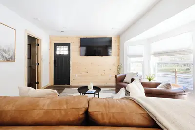 Image de Stony Creek Bungalow! 6-acre Estate, Hot Tub, Fire Pit, Pool! Pet Friendly!
