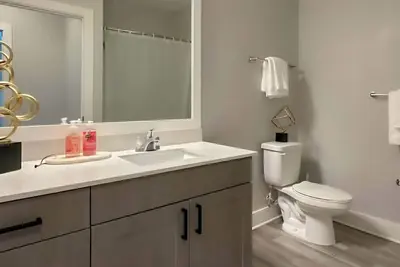 Image de 3-bedroom house in charming Middletown with Ac