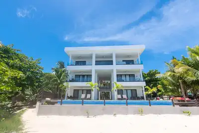 Image de Seahorse Escape- Stunning Beachfront Escape – 4 Luxury Condos or 1 Expansive 5-Bedroom Retreat