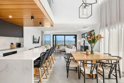 Image de Lux-74 on the Lake Su