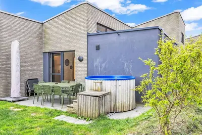 Image de Belle maison de vacances privée avec Wifi, piscine, bain à remous, Tv, terrasse, animaux admis