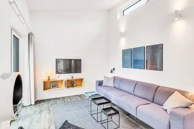 Image de Belle maison de vacances privée avec bain à remous, Wifi, piscine, Tv et terrasse