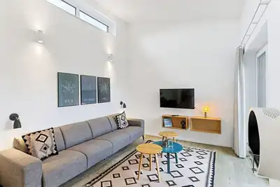 Image de Belle maison de vacances privée pour 6 personnes avec piscine, Wifi, bain à remous, Tv et terrasse