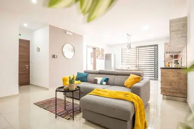 Image de Modern, Bright & Spacious Apartment near the sea