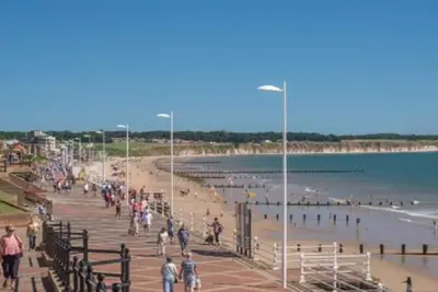 Image de Spacious seaside property with sea views - 2mins walk to beach and harbour