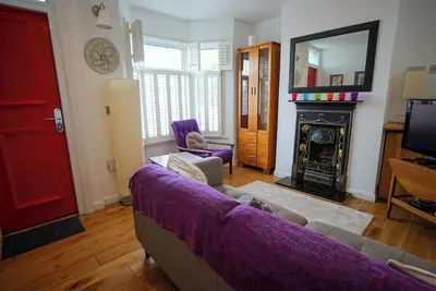 Image de Charming 2 Bdr Home with Garden and Light