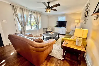 3bd/1bth Hidden Gem, Fast Wifi, Outdoor Space