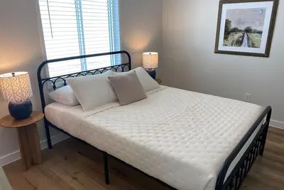 Image de Alluring Abode – Close to City Hotspots/Sleeps 4