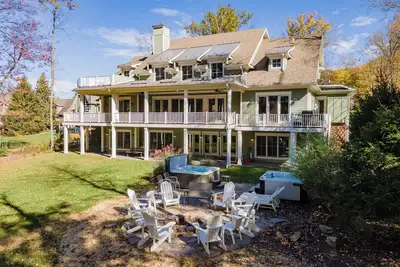 Image de New! Lakefront Home w/ Private Pool & Hot Tubs