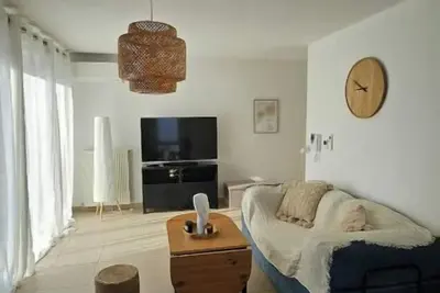 Image de Chaleureux T2 parking privé /terrasse /clim