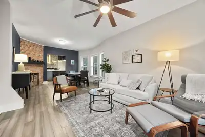 Image de 3-bedroom apartment-Downtown, Modern, Central, Renovated & Cozy