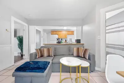 Image de Little Italy · Group Stay · 4 Tv's · Pet Friendly