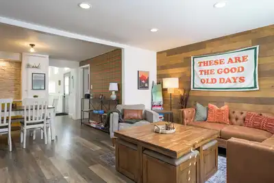 Image de Cozy Family Retreat with Large Yard - Walk to Olde Town - Pet Friendly!