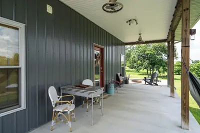 Image de Relaxing 2-Bedroom Apartment in Converted Barn on Private 3 Acre Lot