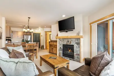 Image de Steps to Superbee Lift + Hot Tubs & Mountain Views