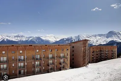 Image de Appt. avec vraie chambre, vue vallée. 150 m de l'Esf avec départ skis aux pieds