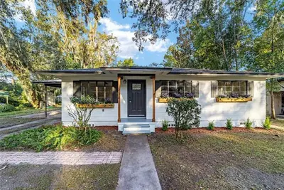 Image de Charming Getaway near the Square!