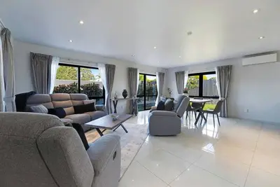 Modern Spacious Home with Backyard and Parking