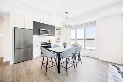 Image de Spacious 3-Bedroom Suite in Toronto with Air Conditioning and Full Kitchen