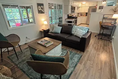 Image de Find Your Wild: 6-Person Acreage Cabin w/ Creekside Access & Outdoor Living