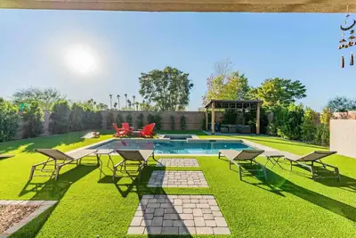 Image de The One Glendale Pool & Spa State Farm