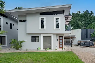 Image de Secluded jungle retreat with serene outdoor living, pool & dog friendly