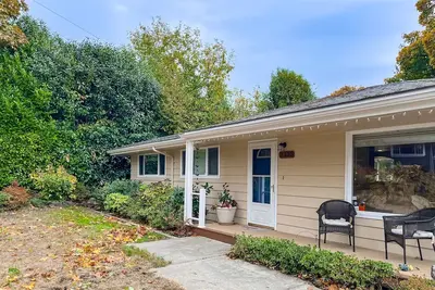 Image de Charming home w/ office, close to Seattle, Lake Washington, & Cedar River