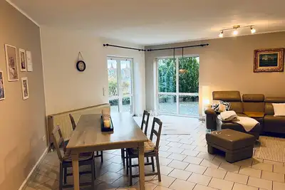 Image de Cozy vacation apartment on the Aartalsee with terrace and lake view