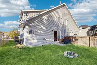 Image de Spacious and pet friendly duplex unit with garage, wifi & great location