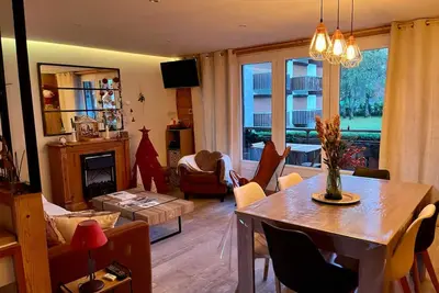 Image de Christmas Apt | Parking + Balcony | Near Center