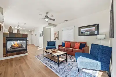 Image de Bronco Game Day Getaway Walk to Stadium+Fireplace+Indoor Parking