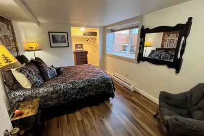 Image de Alaska Tucked Inn-The Den ; Cozy 1 bedroom with all the touches of home!
